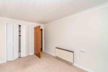 1 bedroom retirement property to rent - Photo 2