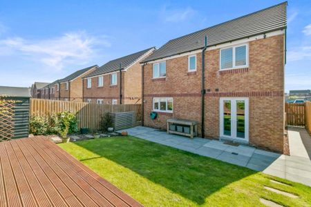 4 bedroom detached house to rent - Photo 2