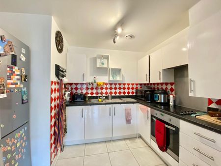 1 bedroom Flat To Let - Photo 5