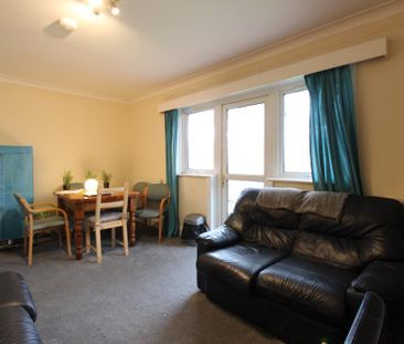 4 bedroom semi-detached house to rent - Photo 6