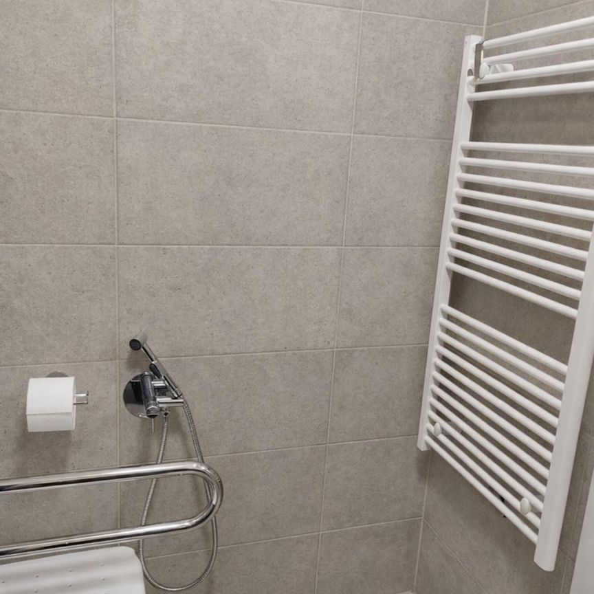 Pronájem bytu 2+kk 70 m², Moskevská 1587, Karlovy Vary - Photo 1