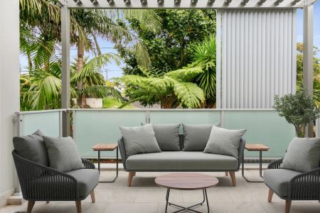 Oversized Contemporary Apartment - Photo 5