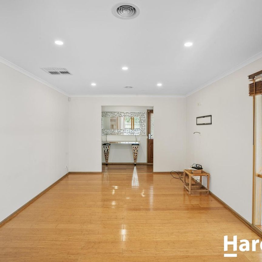PERFECT FAMILY HOME IN A PRIME HOPPERS CROSSING LOCATION - Photo 1