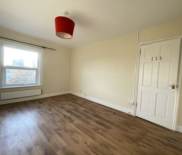 1 Bed Flat, Lower Addiscombe Road, CR0 - Photo 2