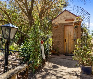 Tranquil Living In MacDonald Park! - Photo 1