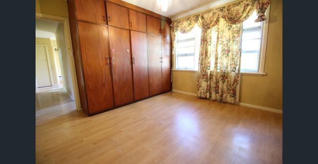 Spacious Living Areas & Surrounded by Schools! PET FRIENDLY - Photo 1