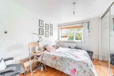 Waller Drive, Northwood, HA6 - Photo 3