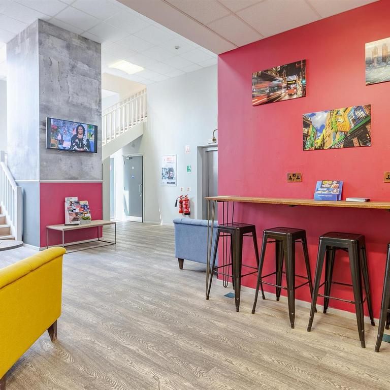 1 bedroom in a flat share to rent - Photo 1