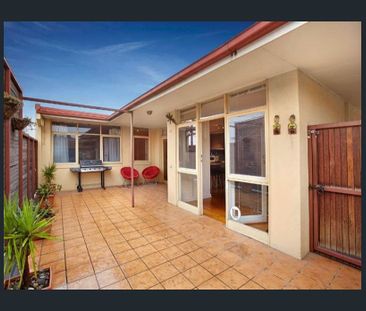 1/305 Rossmoyne Street, Thornbury VIC 3071 - Photo 2