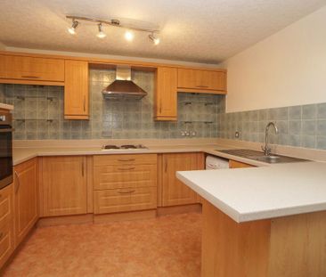 Flat in Pennine View Close, Carlisle - Photo 2