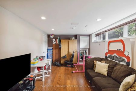 Detached Home For Lease | W9239445 - Photo 3