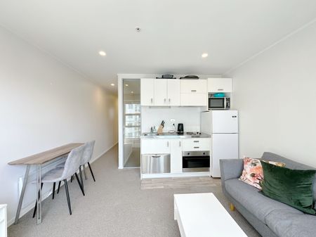 Two Bed and One Bathroom with a view - Photo 2