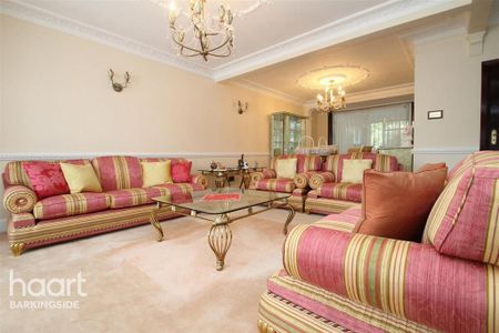 5 bedroom semi-detached house to rent - Photo 2