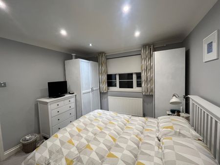 1 Bed Flat, London, SW12 - Photo 3