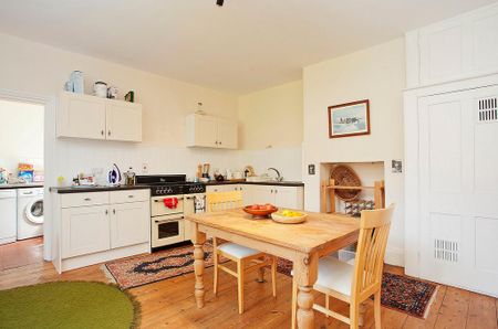4 bedroom semi-detached house to rent - Photo 2