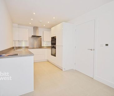 3 bedroom semi-detached house to rent - Photo 6