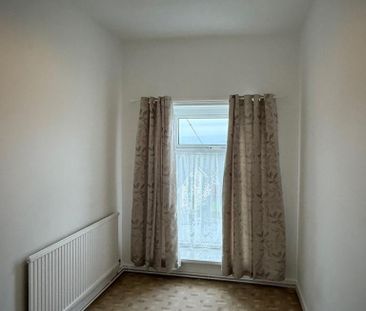 3 bedroom flat to rent - Photo 2