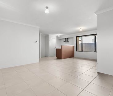 Modern 3x2 in the heart of Kelmscott - Photo 2