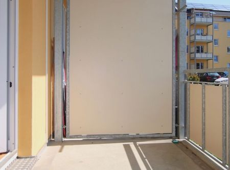 3 Zimmer • Südbalkon • modernes Laminat • Hochparterre • Stellplatz • Fussbodenheizung • TOP! - Foto 4