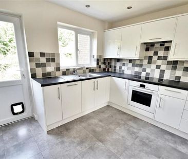 2 bedroom terraced house to rent - Photo 4