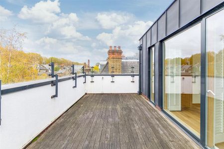 4 bedroom mews to rent - Photo 2