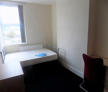 1 bedroom in a house share to rent - Photo 4