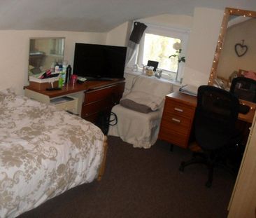 3 bedroom flat to rent - Photo 2