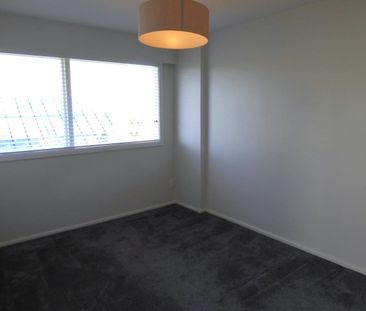 Modern two bedroom apartment in Merivale - Photo 3