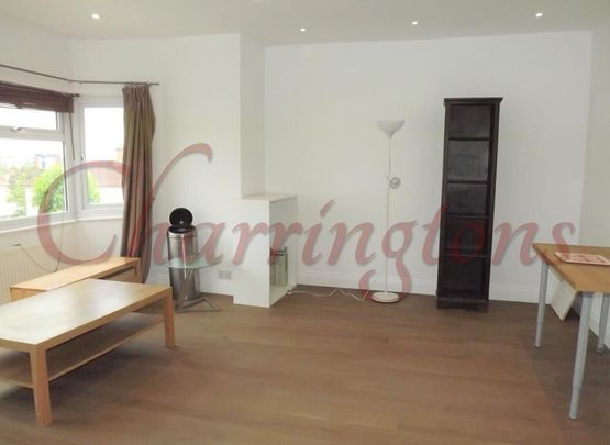 Large Two Bed Flat with Roof Terrace To Let Sevington Road NW4 - Photo 1