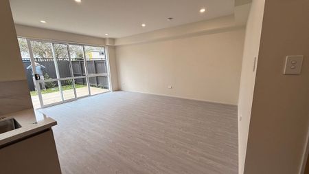 Charming 3BR Home in Blockhouse Bay! - Photo 4