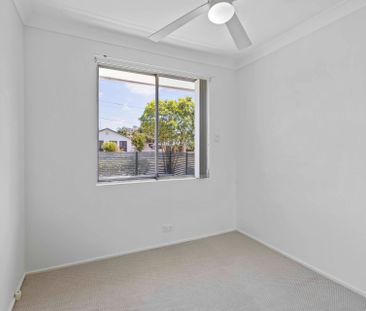 Neat & Tidy Three Bedroom Home - Photo 3