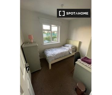 Light room in shared apartment in Artane, Dublin - Photo 1
