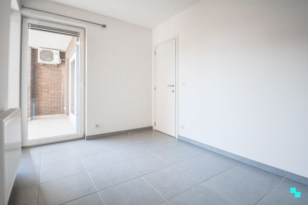 Instapklaar, energiezuinig appartement met staanplaats te Roeselare - Foto 1