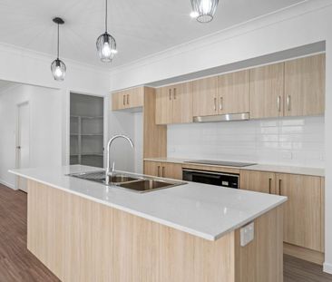 Brand New Four Bedroom Family Home w/ Ducted Aircon - Photo 4