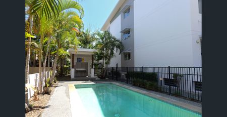 2 bedroom fully furnished Apartment - Photo 2