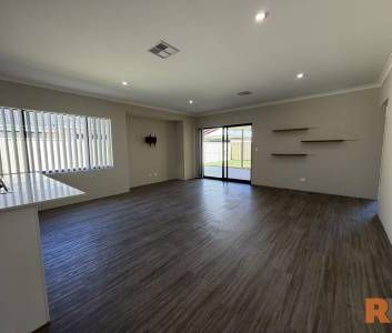 Near New 4x2 + Theatre + Side Access - Photo 1