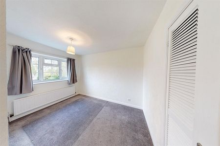 Regency Drive, West Byfleet - Photo 4