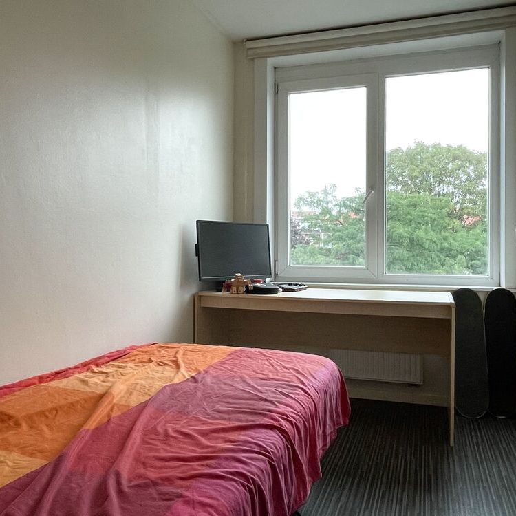 Lichtrijk 3-slaapkamerappartement te huur in Sint-Amandsberg - Photo 1