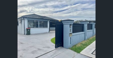 A FANTASTIC HOME WITH 2 KITCHENS & ELECTRIC GATES - Photo 3