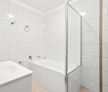 Spacious, Modern & Perfectly Positioned - Photo 5