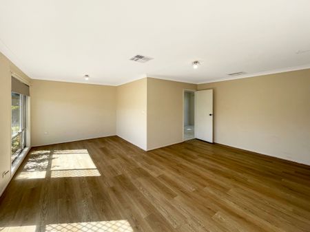 Brand New Kitchen & Flooring! - Photo 4