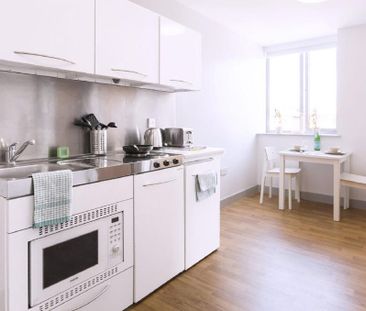 2 bedroom private hall to rent - Photo 2