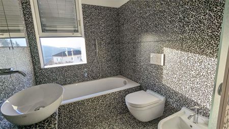 Sonvico - Spettacolare e Caratteristico 6.5 Locali su più Livelli con - Foto 4