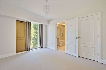 Spacious and very luxurious apartment in the heart of Farnham. - Photo 2