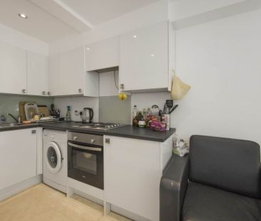 Price £1,550 pcm - Available 28/11/2025 - Furnished - Photo 2