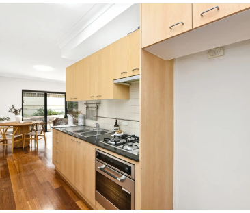 One Bedroom Entertainer's Haven with Massive Dual Level Courtyard - Photo 5