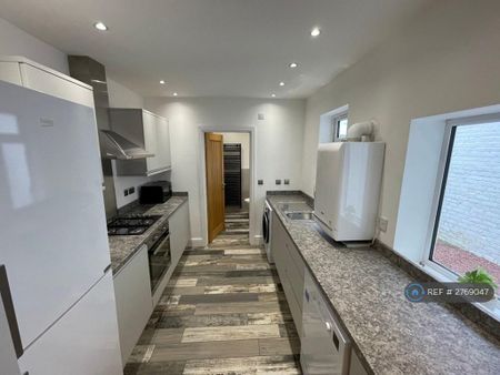 2 bedroom flat to rent - Photo 3