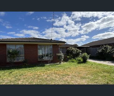 13 Vista Drive, Melton, Vic 3337 - Photo 1