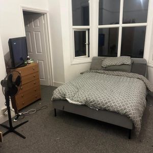 3 bedroom flat to rent - Photo 2