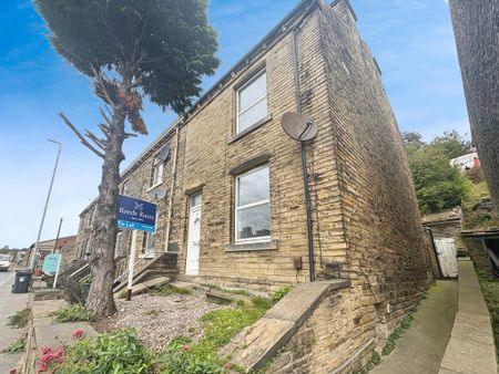 2 bedroom end of terrace house to rent - Photo 4